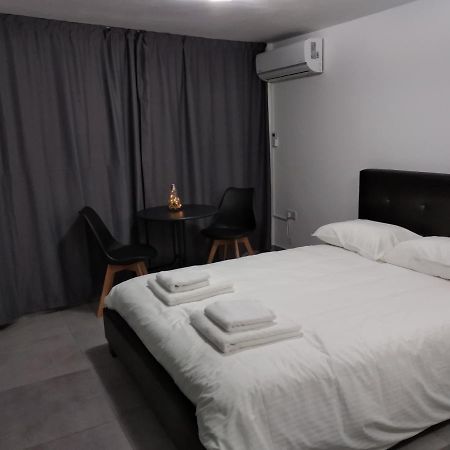 Cozy Place In The Heart Of Harbor Apartment Paphos ภายนอก รูปภาพ